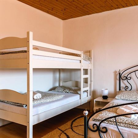 Apartment Valetovi Stanjel Bagian luar foto