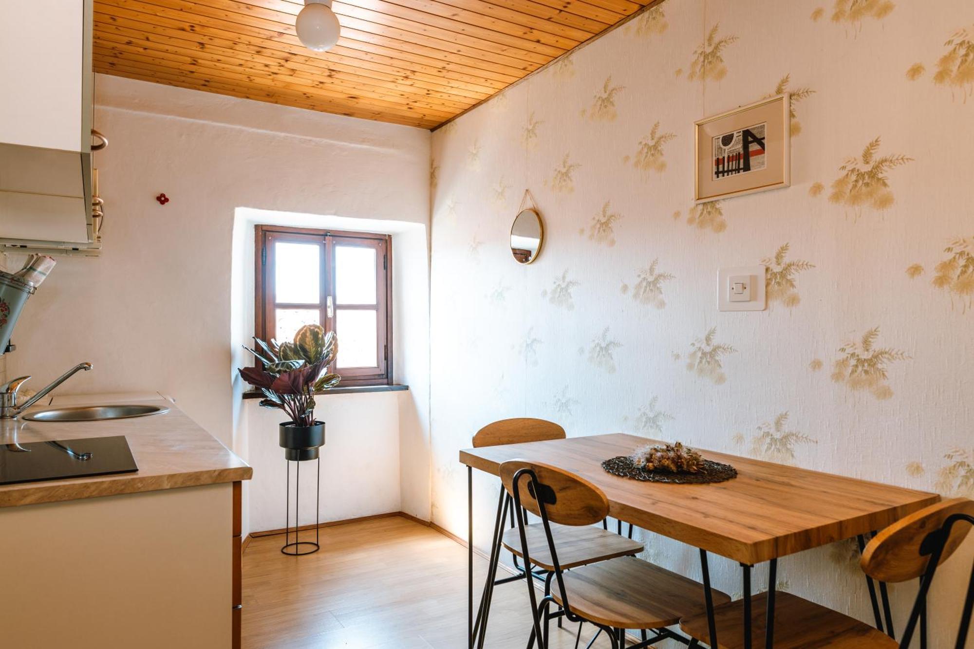 Apartment Valetovi Stanjel Bagian luar foto